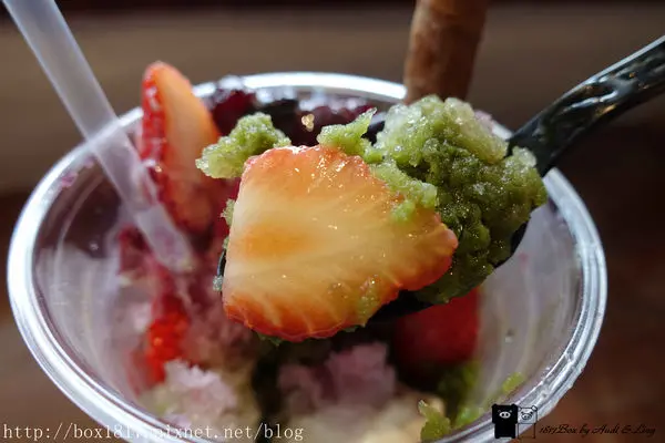 【台中。西區】三時福利社。三時茶房第三店。三時杏仁。抹茶控注意！！綠茶草莓莓果豆腐冰清涼上市。審計新村