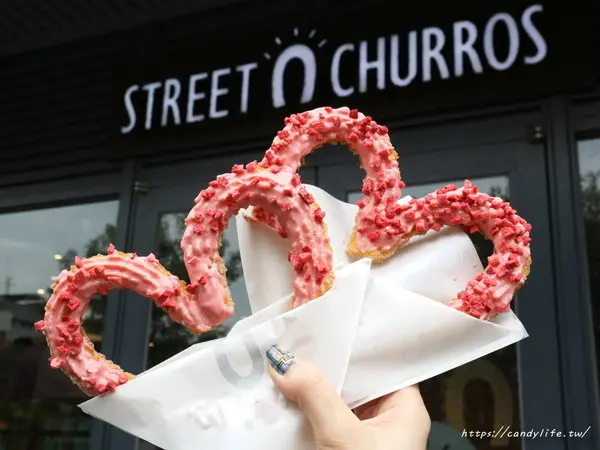 台中美食│Street Churros〃情人節限定＂草莓愛心吉那圈＂，只到2/14哦～        
      