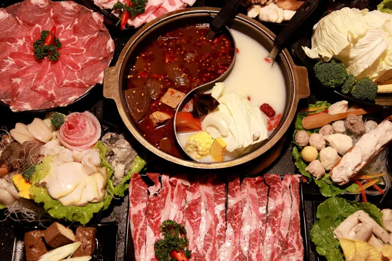 【台南中西區-食記】芯芯要去【鑫饌鴛鴦麻辣鍋】四川麻辣風味|嚴選食材|禪風裝潢(文末抽總價破萬獎項)