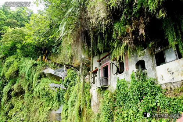 【新北。新店】充滿仙境傳說的銀河洞。內凹的山壁所形成的山洞。銀河洞瀑布。銀河洞越嶺登山步道