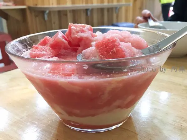 【桃園小吃】豆花舖-豆花原來可以醬子吃！西瓜豆花是夏天消暑聖品．桃園豆花/水果豆花/桃園冰品/桃園甜品/中正藝文特區美食/桃園美食/在地人推薦必吃