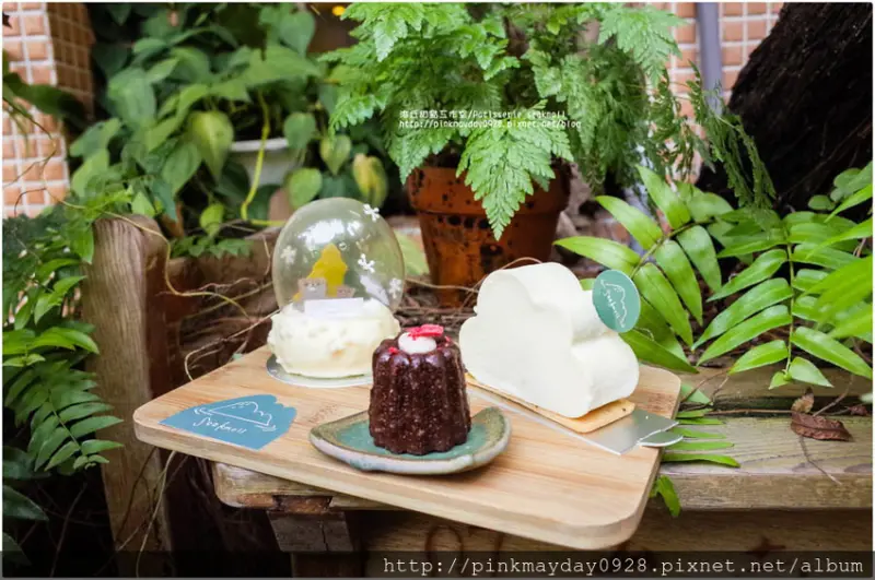 ✿台南✿ 三訪神農街人氣甜點小店 冬季創意水晶球夢幻又美味 可愛雲朵造型甜點隱藏酸甜鳳梨果肉也是大推 ➜  海丘甜點工作室/Pâtisserie seaknoll