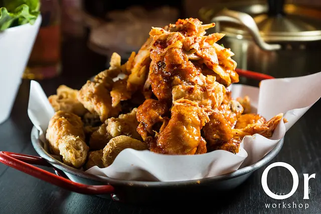 [忠孝敦化|食記]新開幕東區韓式炸雞，耀眼裝潢氣氛歡愉，外帶炸雞野餐必備-嚦咕嚦咕韓式炸雞專賣店