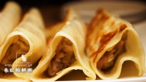 台中｜西區 朱記餡餅粥 ，小米粥 必搭瞬爆湯汁豬肉餡餅..本人愛吃推薦鍋貼還中部限定酸辣湯餃 也太大碗了吧