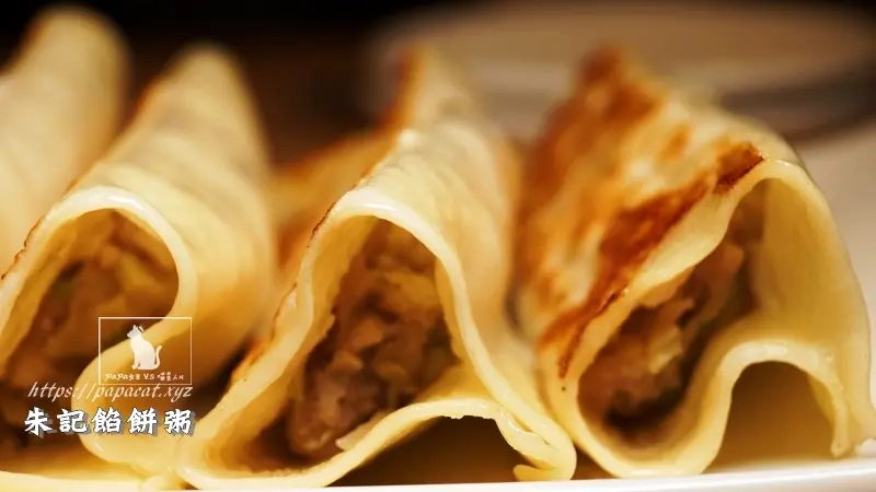 台中｜西區 朱記餡餅粥 ，小米粥 必搭瞬爆湯汁豬肉餡餅..本人愛吃推薦鍋貼還中部限定酸辣湯餃 也太大碗了吧