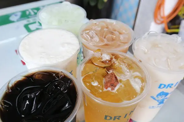 【新營飲品】台灣小茶太酷惹!來自新加坡奶更香濃，原汁的果汁顆粒分明，加珍珠或波霸免錢