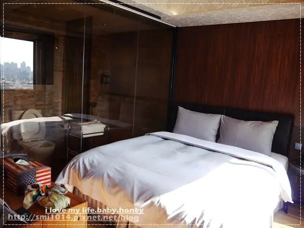 【台中住宿】草悟道文創旅館。房號用撲克牌命名 對對、兔胚、鐵支 富童趣。近誠品綠園道、勤美商圈、草悟道廣場。台中西區住宿