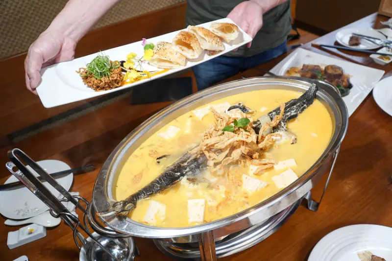 彰化139縣道美食 | 花貝勒手作料理。來自食材最原始的味道，東北黃金泡菜鱘龍烤魚，極品上菜!!!