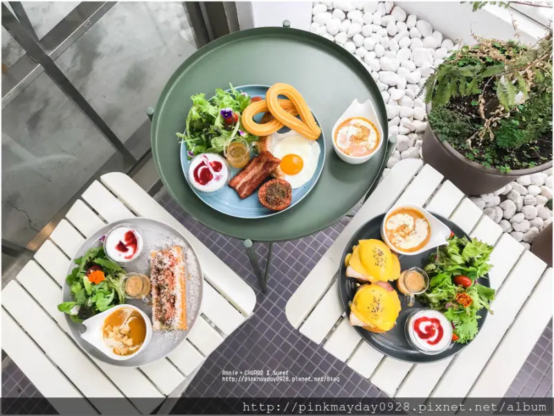 ✿台南✿ 西班牙油條專賣 以吉拿棒為主題的早午餐 環境優雅純淨很好拍照 但吉拿棒味道有點小失望 ➜ CHURRO & Sweet