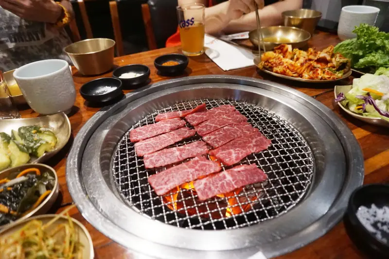 台北信義燒肉．美味美景齊聚的橡木炭火燒肉店──Meat Love橡木炭火韓國烤肉