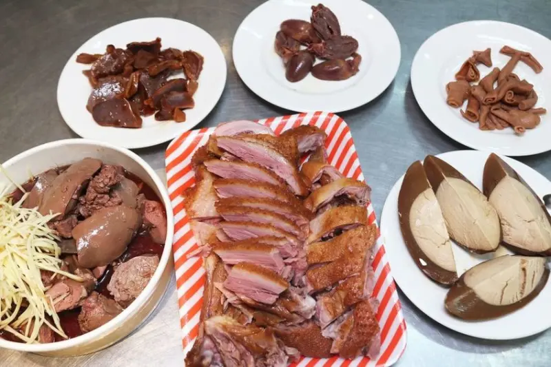 台南鵝肉/安南區外帶美食『大鵝莊蜜蜜燻茶鵝』  入味香嫩鵝肉&限定鵝肝鵝蛋