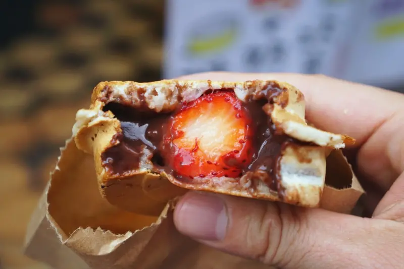 季節限定的草莓巧克力口味車輪餅 還有很多口味可以選哦-曾張車輪餅@捷運劍潭站@承德橋