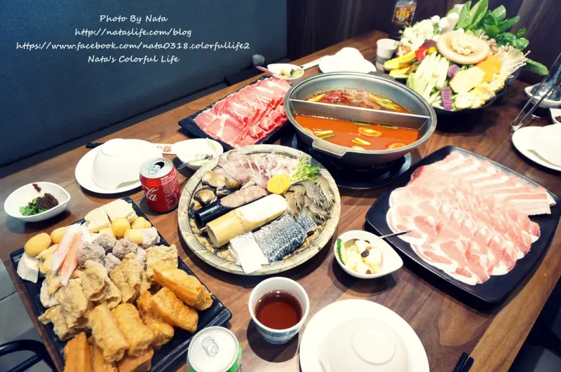 【美食♔台南善化區】麻花重慶麻辣火鍋(台南善化店)。「聚餐好所在」吃鍋好時機！採取套餐式無菜單料理方式～澎派菜盤超養生