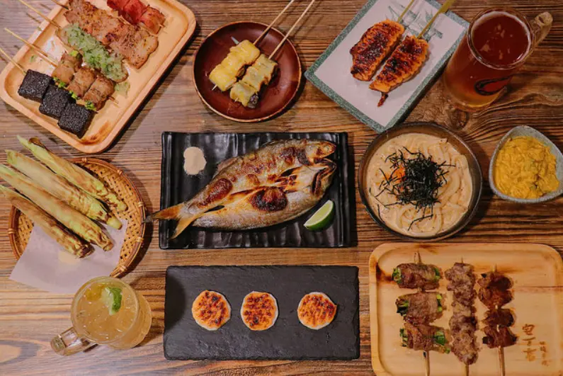 【三重】宅丁亭─迴轉串燒．現釀啤酒｜CP值超高串燒居酒屋