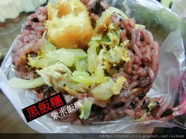 【台中西屯】黑飯糰 紫米飯糰還可自選配料 也有傳統飯糰 各式飯糰 紫米奶好香好好喝  