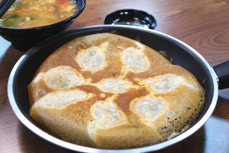 台北少見的冰花煎餃 爆漿又好吃-大高冰花煎餃@捷運南京三民站@麥帥一橋