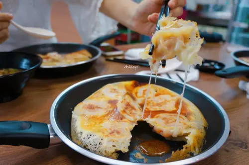 大高冰花煎餃|南京三民．民生社區．爆漿噴汁雪花煎餃．起司韓式泡菜口味好夠味．餃子創意新吃法！
