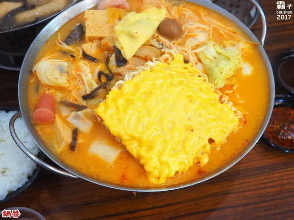 鍋醬平價小火鍋，潭子火鍋，韓式Double起司鍋配料多多～              