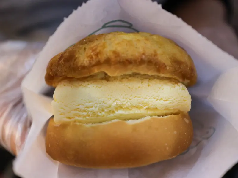 (板橋區美食)湳雅夜市美食點心/哈酷熊菠蘿專賣店-冰火菠蘿/新北美食