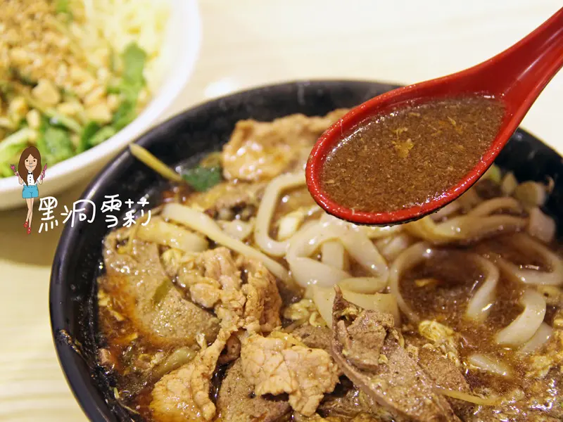 【食記】桃園／中壢「忠貞誠米干」．黑湯米干〃龍岡忠貞市場