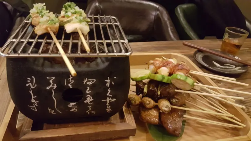 【初訪~ 宅丁亭_迴轉串燒 現釀啤酒】高CP值銅版價、新北三重區平價好吃串燒居酒屋推薦｜三重喝酒好地點推薦、大麥小麥生啤酒越喝越過癮 三重喝酒聚餐好場所推薦三重好吃串燒店