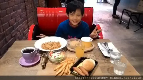 ♥台北北投。coffee smith石牌店☆隱密巷弄中的-工匠職人工業風特色咖啡館-