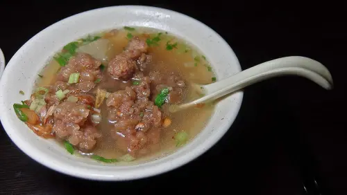 台北 忠孝新生 飄香小吃 筒仔米糕與排骨酥湯可以一試