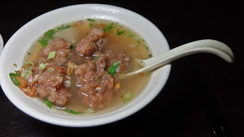 台北 忠孝新生 飄香小吃 筒仔米糕與排骨酥湯可以一試