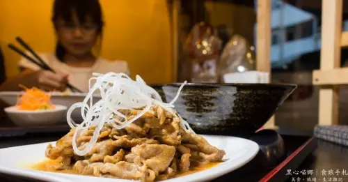 高雄苓雅︱旭日料理　清新、濃郁，雙重吃法燒肉烏龍麵，適合家庭親子的定食料理！