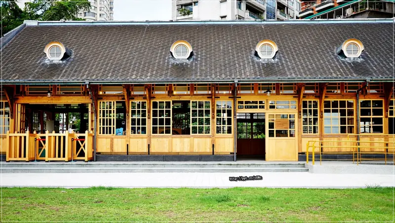 【新北投車站】免門票入場～百年驛站，風華再現，濃郁的日式氛圍，外拍＆野餐的好地方，帶小孩跟毛小孩，快樂地的優閒慢活半日遊