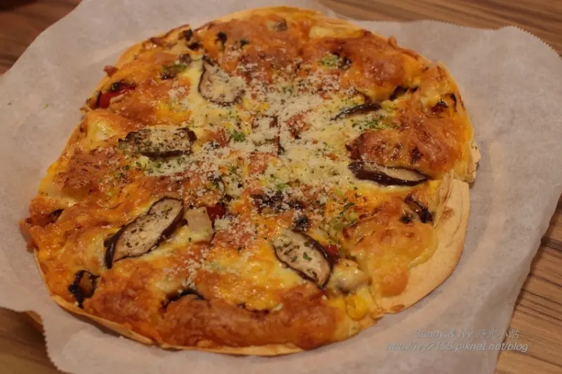 【台中西區食記】盧仕珈琲 Lus Coffee。巷弄裡的文青蔬食時光