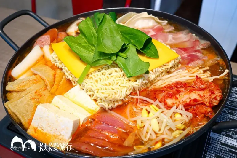捷運中山站美食｜安妞韓館｜ 可愛貓咪駐店 高cp值韓式部隊鍋石鍋拌飯 中山商圈必吃