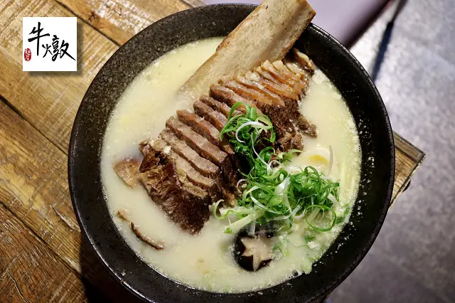 【台北美食】牛燉麵屋-『忠孝復興站』東區牛肉麵．海鮮叻沙麵推薦