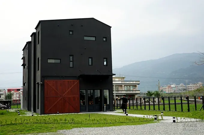 黑宅咖啡 BLACK HOUSE▋黑色外牆獨特與品味兼具，隱身鄉間的咖啡館~宜蘭頭城早午餐下午茶