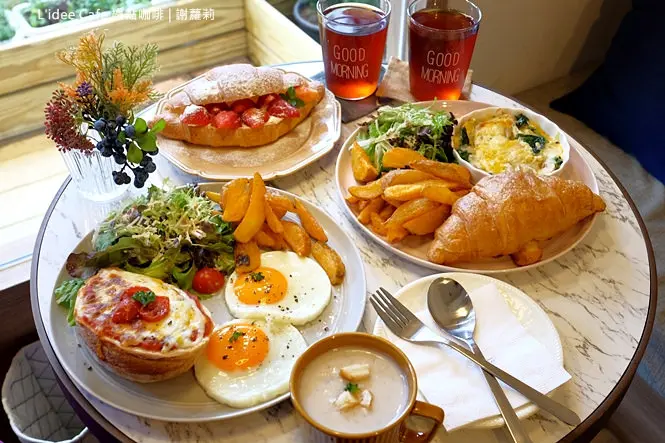 《板橋♥食記》Lidée Café 樂點咖啡。今年3月剛開幕，巷弄內裡清新早午餐，夢幻人氣的草莓可頌讓人少女心大噴發呀！(板橋站)