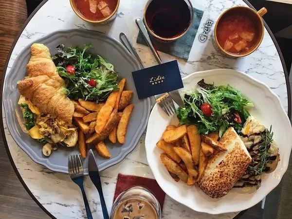  【食記∥板橋】Lidée Café 樂點咖啡 捷運板橋站＿蔬食餐點健康好吃還好拍＿大理石與乾燥花一次擁有