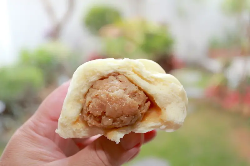 吃。高雄｜三民區。隱藏在金獅湖旁的美食，高雄很知名の包子店，饅頭、黑白捲、蔥花捲、肉包、豆沙包及黑糖饅頭，整體口感值得樂天小高推薦給您品嚐「饅頭達人」。