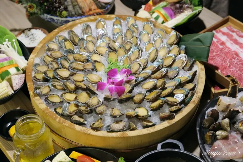 [台中美食]灰鴿/鍋 ．吃火鍋|壽星幾歲生日送幾顆鮑~超浮誇鮑魚桶．快帶壽星慶生去