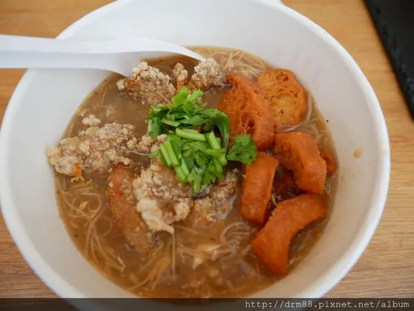 台中川子麵線/西區創意立食麵線，鹹酥雞麵線，花生冰淇淋也可以配鹹酥雞！！