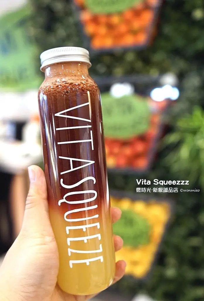板橋現打果汁 ✿ Vita Squeezzz 微時光-新板誠品店 ✿ 果汁 ❤ 輕食 ❤ 咖啡甜點下午茶 ➼ 美好時光, 野餐趣！ / 漸層果汁 / 帕尼尼 / 水果氣泡飲 推薦