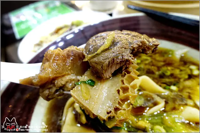 【竹北】和漢麵食館，厚切牛肉麵扎實有份量，湯頭不死鹹，清爽不油膩，享受美食無負擔；蒸餃蔥香肉餡味美，竹北牛肉麵大心推薦 (文興路/自強南路口)