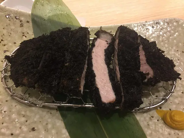 【食記】板橋大遠百。伊勢路-勝勢日式豬排~極黑黑豚里肌豬排好嫩好好吃喔