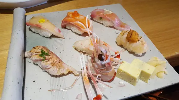 高雄 【櫻和 宴亭】北高新日料，跟著壽司羊一起來吃漢神巨蛋後面好吃的日本料理吧!!!炸生蠔 海膽干貝握 螢烏賊沙拉