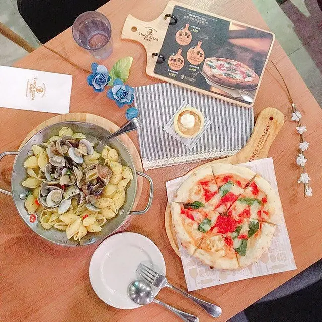 【台北義式 -  堤諾義式比薩 台北濟南門市】忠孝新生站美食推薦║工業風的義式餐廳！餐點選擇性豐富！目前點一份瑪格皇后披薩，就可以免費享有手工餅乾杯唷！