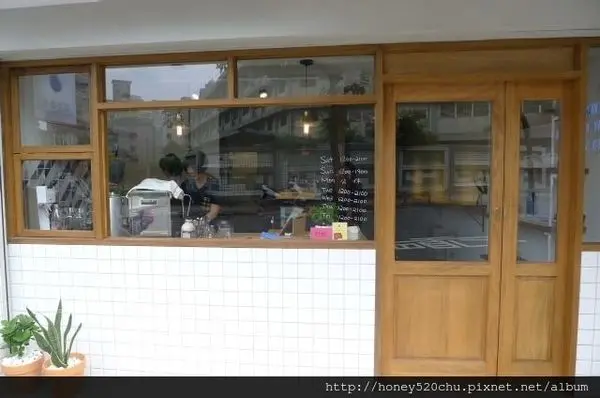 [ 板橋 ] 藍色微光One Earth Cafe&eacute｜手做甜點｜舒適空間｜質感咖啡廳