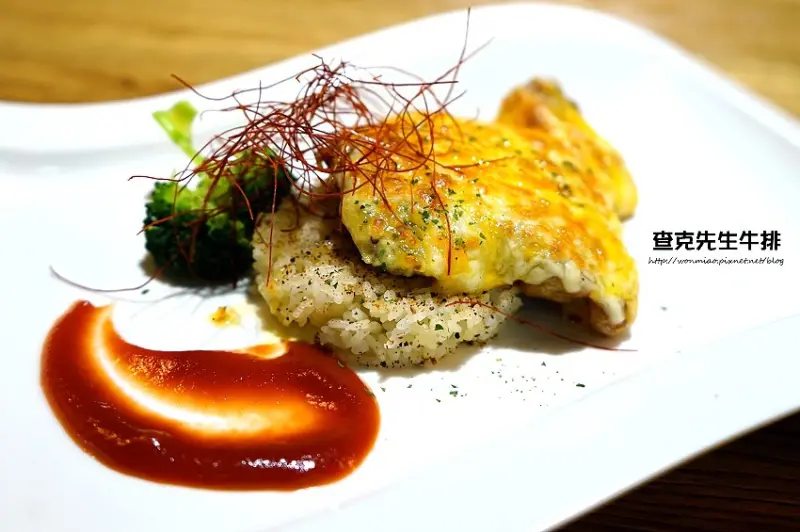 內湖捷運東湖站美食 ✿ MR. CHUCK 查克先生牛排 ✿ 各式精緻排餐, 濃湯還有拉花讓人超驚艷! / 平價消費, 美味不打折!  / 聚餐推薦 (完整菜單 menu)