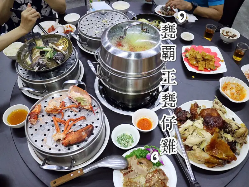 美食►桃園┃甕覇王甕仔雞┃桃園藝文特區附近好吃噴汁甕仔雞，還有現今最熱門的蒸氣海鮮塔！