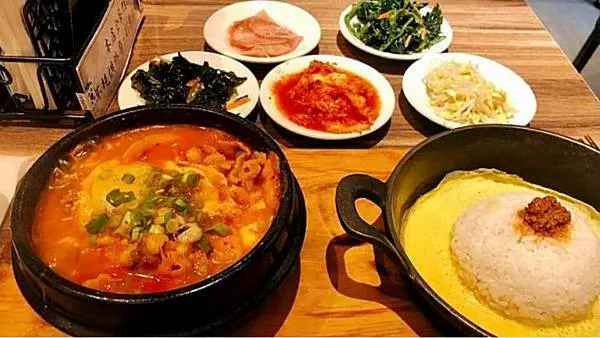 台北.信義-北村豆腐家同時享受美味鍋物與韓式拌飯的用餐樂趣，還有韓式小菜吃到飽/市政府捷運站美食/統一時代百貨B2美食
