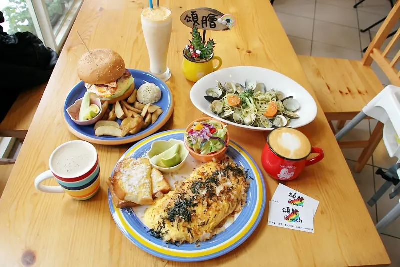 頌膾Brunch，小巧的店家卻有大大的滿足，帶小孩兒來也很不賴。 - 微笑Joe幸運