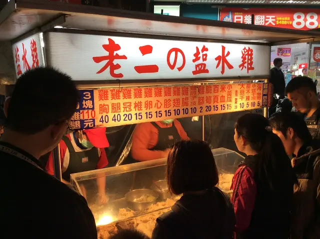 『小吃』台中龍井「老二鹹水雞」東海別墅裡大排長龍鹹水雞店
